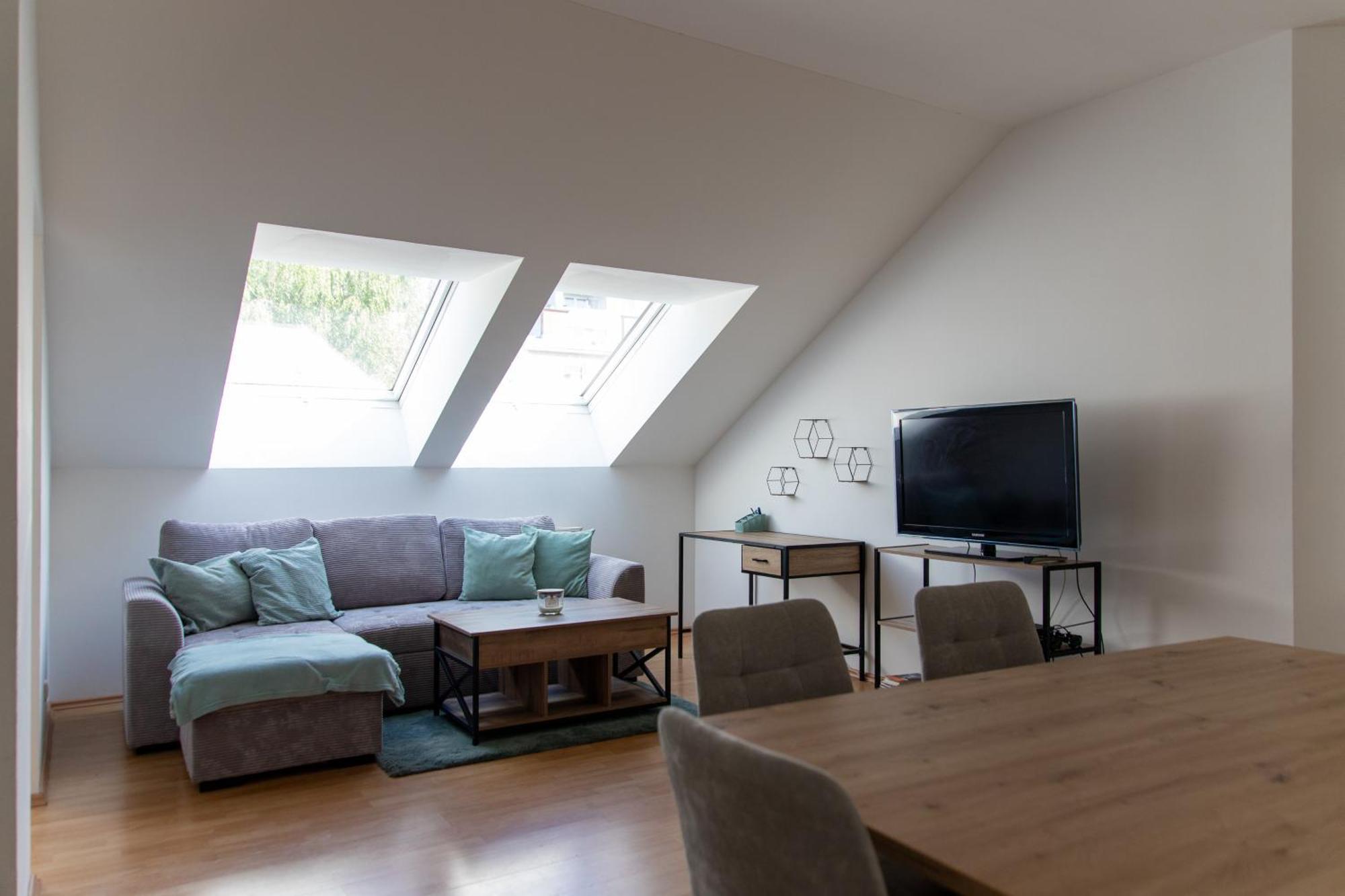 Schoene Wohnung Mit Parkplatz Im Zentrum Von 林茨 外观 照片
