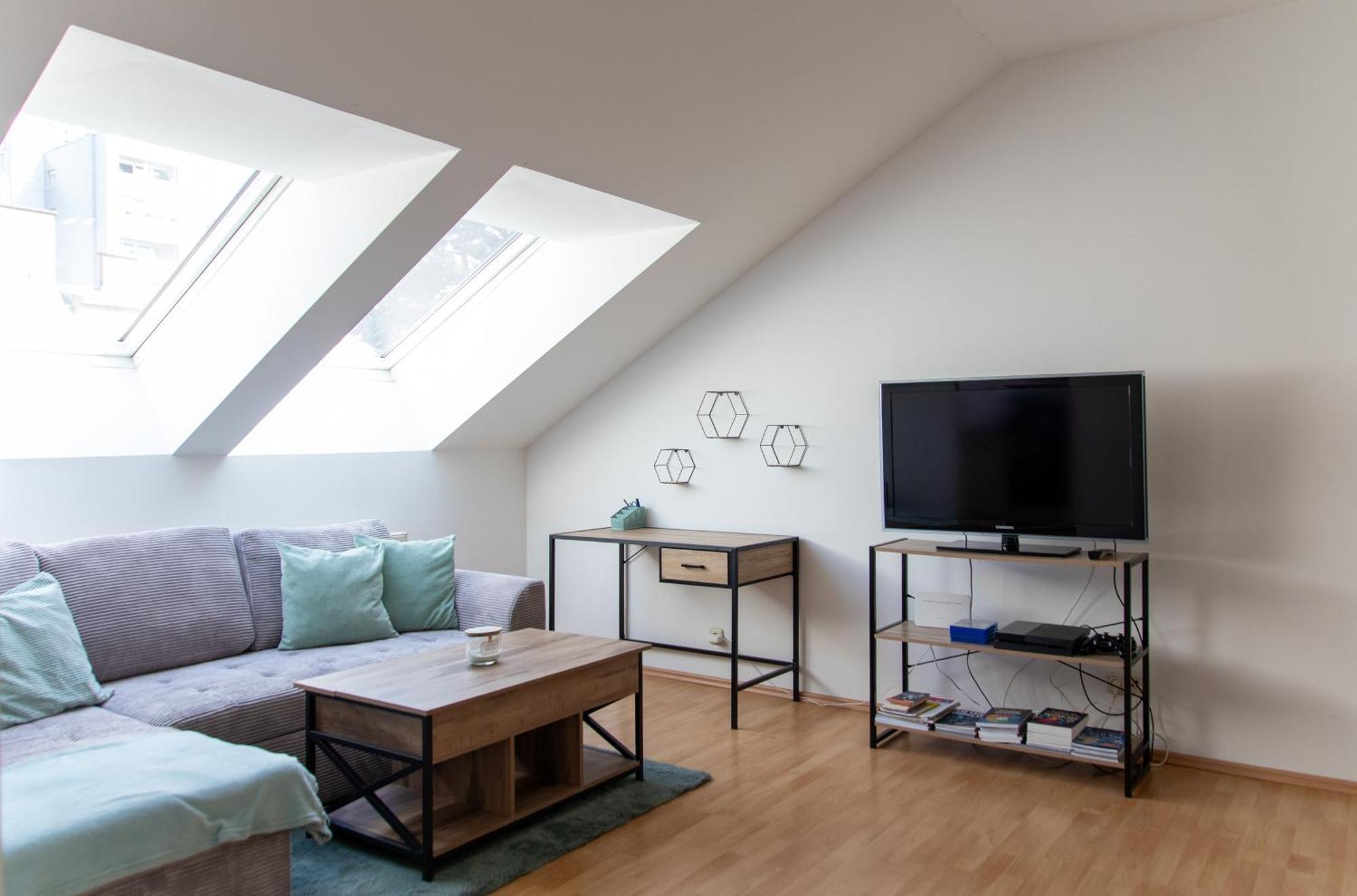 Schoene Wohnung Mit Parkplatz Im Zentrum Von 林茨 外观 照片